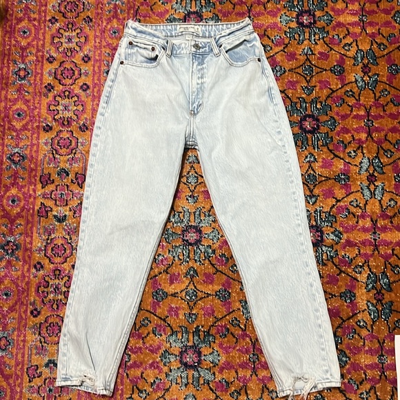 Abercrombie Curve Love High Rise Mom Jeans - Picture 2 of 3